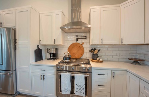 Paso Robles Casa | Brand-new Farmhouse Style Ranch w/Fire Pit in the heart of Paso Robles!