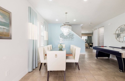 Downtown Orlando Villa | Nuevo, transporte gratuito, parque acuático oficial Encore, Xbox, película, juegos, piscina / spa