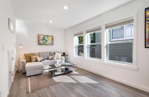 Greenwood Casa | Brand New Home 10min To Green Lake