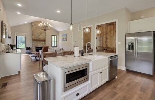 Bolivar Casa | Brand new home in Historic Harpers Ferry - Barrel Sauna - Fire Pit - Luxury!
