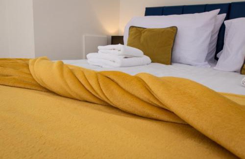 Waltham Cross Casa | Brand New, Immaculate 3 Bed 3 Shower room House