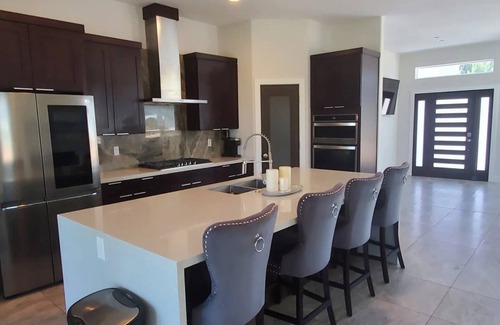 Victorville Casa | BRAND NEW LISTING! LUXURY MODERN HOME! GOLF COURSE VIEW!