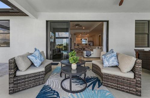 Diplomat Casa | Brand New & Luxurious, Sunsets, Heated Pool & Spa - Villa Palm Breeze - Roelens