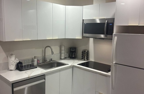 Lake Balboa Apartamento | Brand new, luxury studio