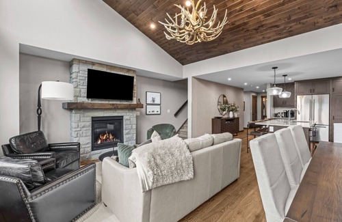 Canmore Villa | Timberstone Villa 6