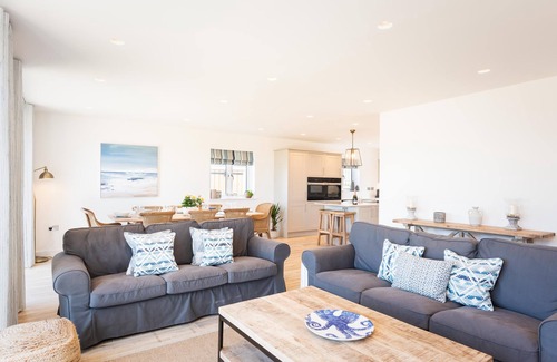 Constantine Bay Casa | Brand New Luxury villa on Treyarnon Beach sleeps 8, Dog Friendly
