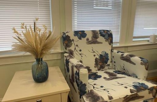 St. Marks Apartamento | BRAND NEW MODERN 3BDS, 2 BATHS. SLEEP 9 PEOPLE. MINUTES AWAY FROM BOSTON.