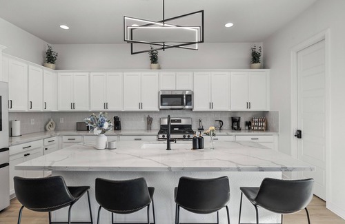 South Mountain Casa | Brand New Modern 3BR Retreat – Pool, Jacuzzi, Gym & Stunning Views
