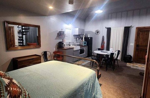 Cannonville Cabina | Brand New, Modern Country Cabin near Bryce Canyon National Park, Utah