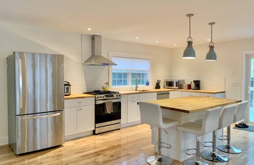 Bartlett Casa | Brand New Modern Farm House in White Mountains