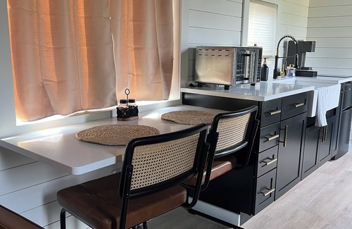 West Milton Casa | BRAND NEW! Modern Tiny House @ The Horse Stables
