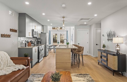 Harvie Heights Casa | Brand New Modern Townhouse with Stunning Mountain Views – Sleeps 6
