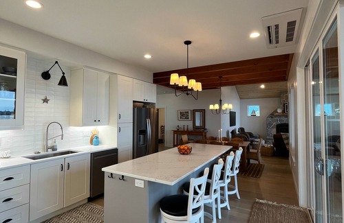 Blaine Casa | Brand New Ocean Front Beach Home on Drayton Harbor w/ Hot Tub