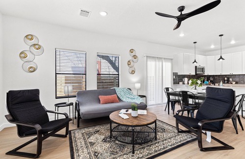 Nevada Street Apartamento | Brand New! Relax at 3br/2ba Apt. Near City Center