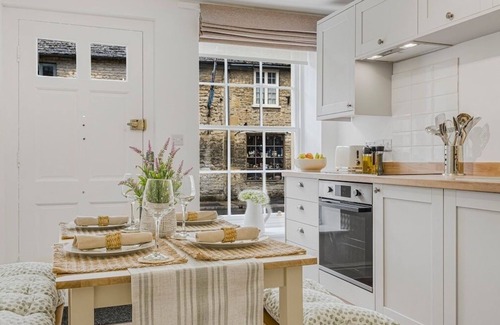 Lechlade Casa | BRAND NEW! Renovated cosy 2-bed cottage, parking & garden