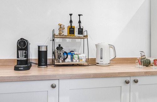 Lechlade Casa | BRAND NEW! Renovated luxury 2-bed cottage, parking & garden