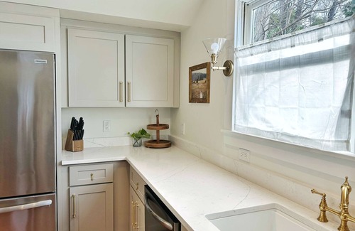 Durham Casa | Brand New Restoration! Duke West Bungalow