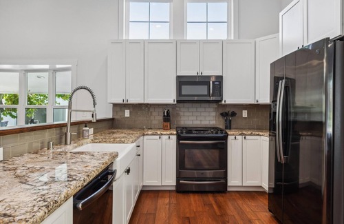 Eldridge Casa | BRAND NEW!! Spacious and Pristine newly remodeled 4-bedroom home in Glen Ellen.