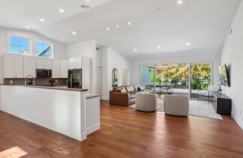 Eldridge Casa | BRAND NEW!! Spacious and Pristine newly remodeled 4-bedroom home in Glen Ellen.