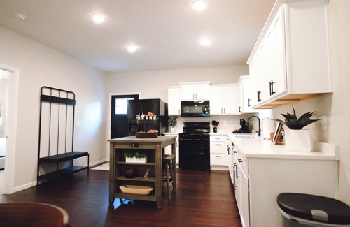 Springfield Casa | Brand NEW Spacious 5-bedroom house in awesome Springfield near MSU and Mercy