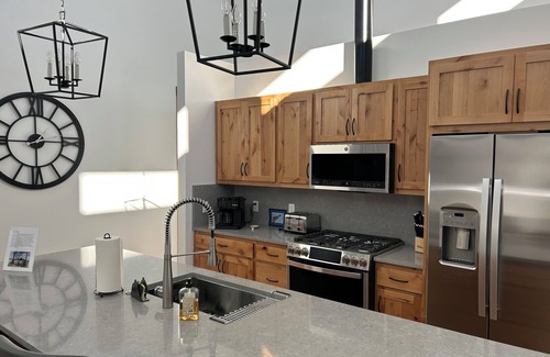 Florence Casa | Brand New Spectacular 2BR house with view of Bitterroot Mountains.