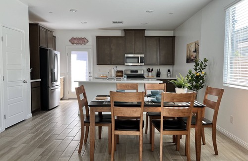 Henderson Casa | Brand new & Stylish home ~ 5★ Location, close to the strip