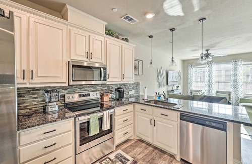 Denton Casa | Brand-New Townhome Near UNT/TWU & The Square!