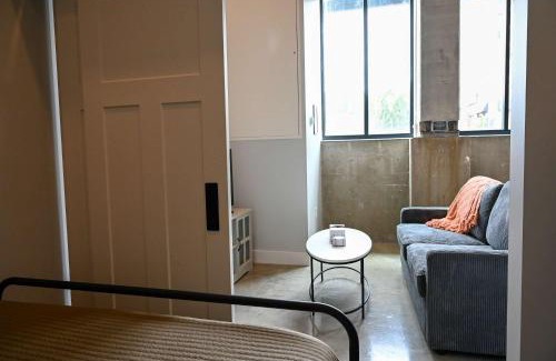 Historic Southwest Apartamento | Brand New Urban Loft Free Parking Close To Mayo