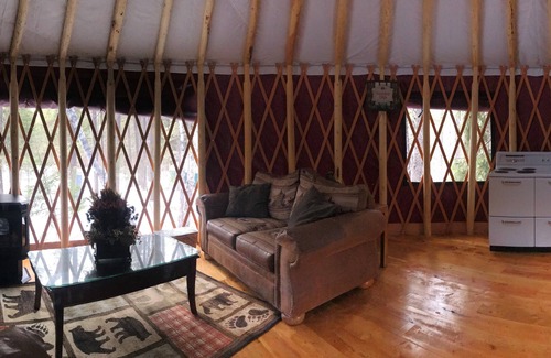 Coram Apartamento | ¡Nuevos Yurts en la naturaleza de MT-Stay @ GNP como ningún otro! 7mi. de W Glacier