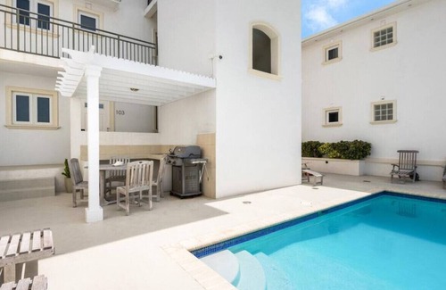 Venetian Road Settlement Apartamento | Brand New 2 Bedroom - Centrally Located