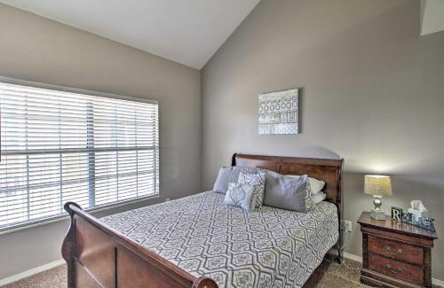 Table Rock Apartamento | Branson Condo with Pool 2 Mi to Table Rock Lake