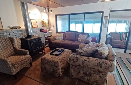 Au Gres Casa | Brawny Lass - AuGres