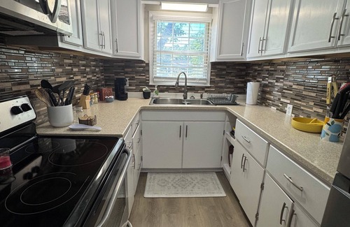 Rogersville Casa | Brayden House-Charming 2 bedroom, 1 bath house. Newly renovated. Great location.