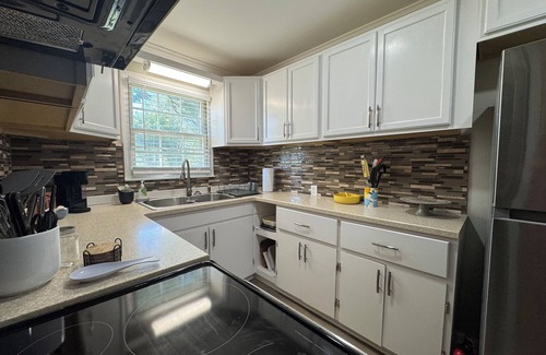 Rogersville Casa | Brayden House-Charming 2 bedroom, 1 bath house. Newly renovated. Great location.