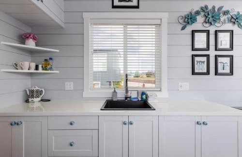 Apple Valley Casa | Breakfast at Tiffany's