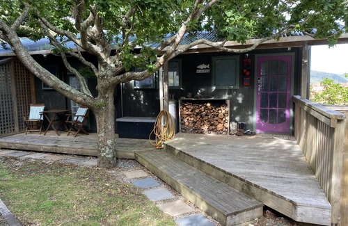 Ahipara Casa | "Breakview" - quiet, comfortable bach with a spa pool, for families and surfers.