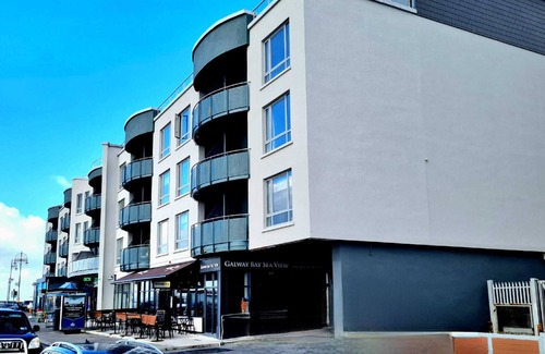 Galway Apartamento | Breath-taking sea view apartment in Heart of Salthill, Galway