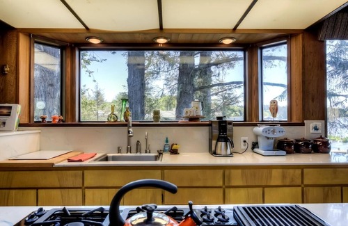 Otis Casa | Breathtaking Beach House with Fireplace and Gorgeous Sights in Otis, Oregon