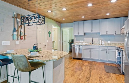 Shady Bay Casa | Breathtaking Lake Front Home, Perfect for events and families!