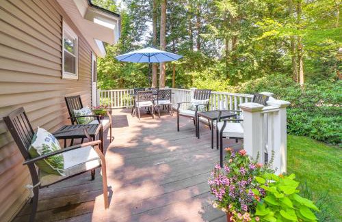 Newbury Casa | Breathtaking Newbury Cottage with Deck on Chalk Pond