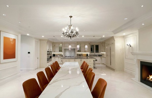 West Vancouver Casa | Breathtaking Ocean Views Palace with Hot Tub & Pool