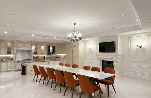 West Vancouver Casa | Breathtaking Ocean Views Palace with Hot Tub & Pool