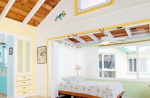 Punaluu Cabaña | Breathtaking Ocean Views Beach Cottage
