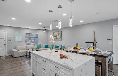Terrace Park Casa | Breathtaking & Renovated Tampa Heated Pool House