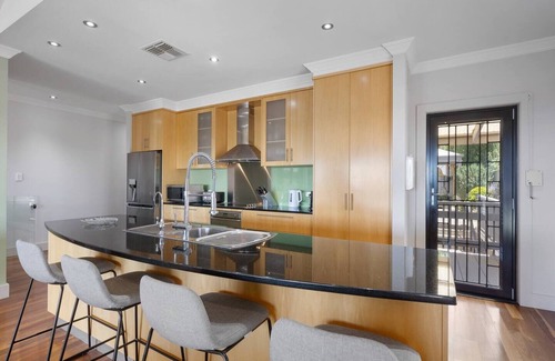 McCracken Casa | Breathtaking Sea Views at Bennys