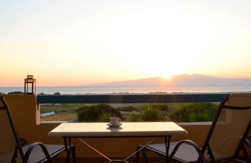 Naxos Villa | Impresionante puesta de sol, lago de sal y vistas al mar Egeo. 150m de la magnífica playa.