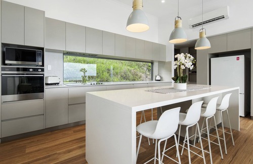 Jubilee Pocket Casa | Breathtaking views and stunning amenities in the heart of Airlie Beach