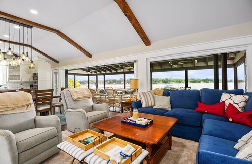 Chestertown Casa | Breathtaking waterfront home on the Chester River