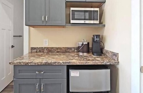 Grove City Apartamento | Breckenridge Suites #3 - Charming 1-Bedroom near Grove City Memorial Park