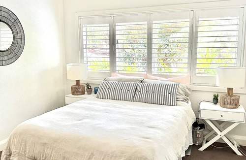 Freshwater Casa | Breezy, Light-filled Summer House. Walk to 2 Beaches. City busses at your door.